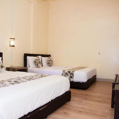 Myra Hotel Mersing Bagian luar foto