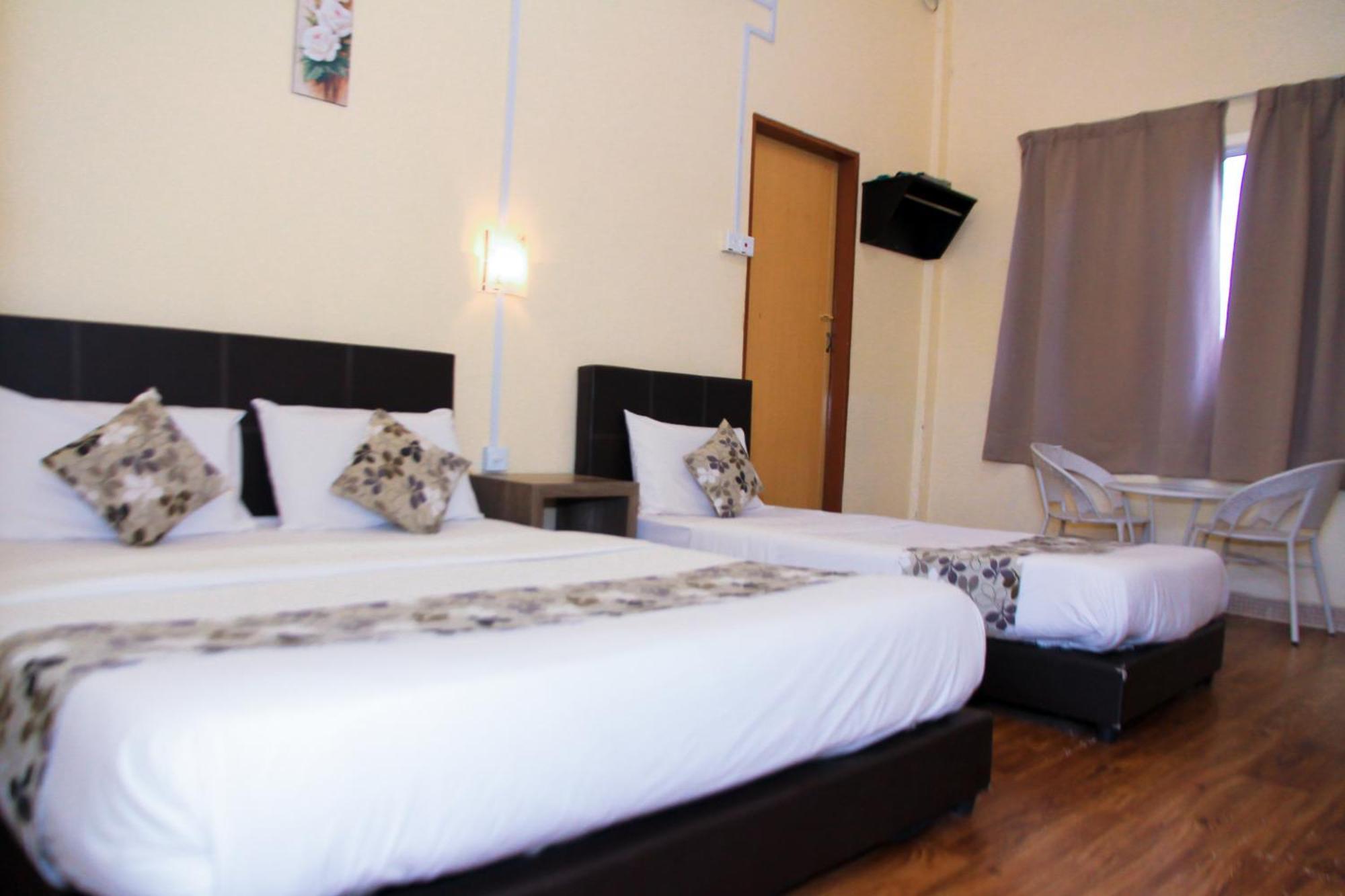 Myra Hotel Mersing Bagian luar foto